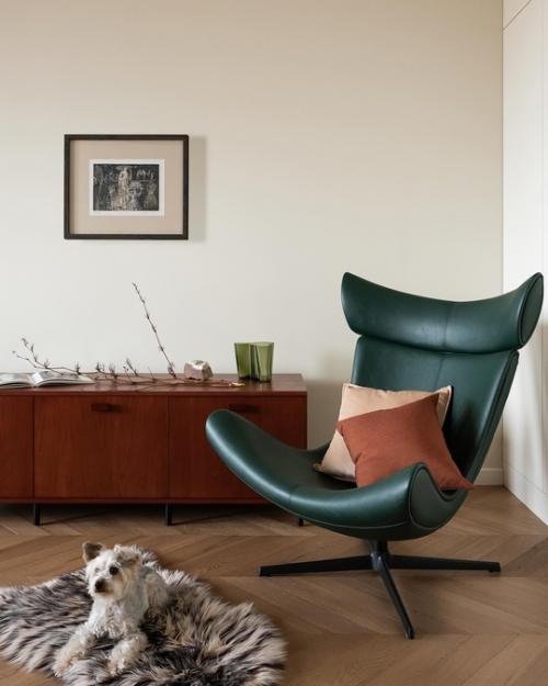 Эта квартира принадлежит женщине 40 лет с 14-летней дочкой. 03