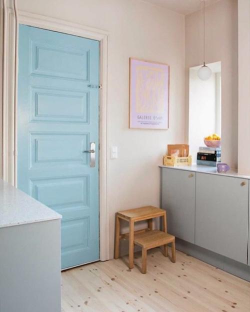 В гостях в прекрасной квартире Линды, которая обожает розовый и голубой цвет в интерьере, принт в горошек, своих детей, кофе и вкусные пирожные. 05