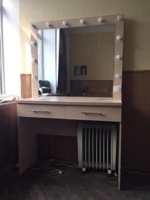 Свой стол для визажиста продам! 01