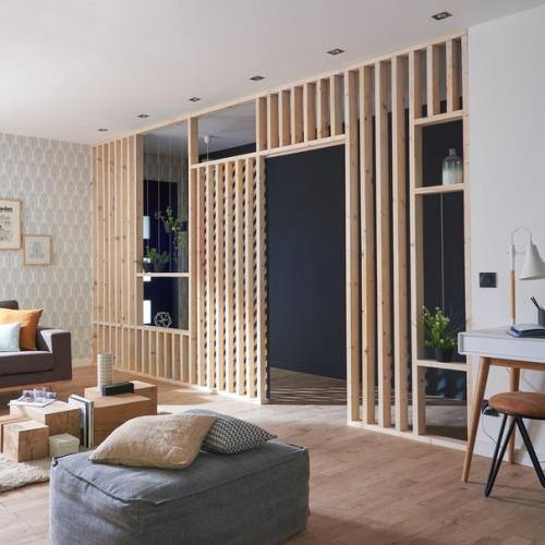 В проектах множества современных квартир и домов можно встретить декоративные рейки в интерьере. 08