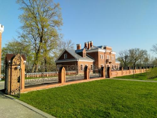 Дворец ольденбургских.  Давно нет в Рамони ни принцесс, ни принцев, а вот величественный дворец остался. 02