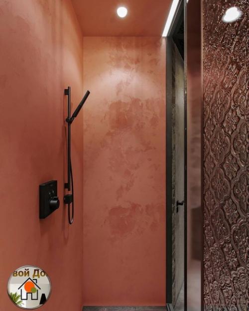 Брутальный интерьер ванной, сочетающий грубые фактуры металла и бетона с нотками изящности в виде орнаментов. 02