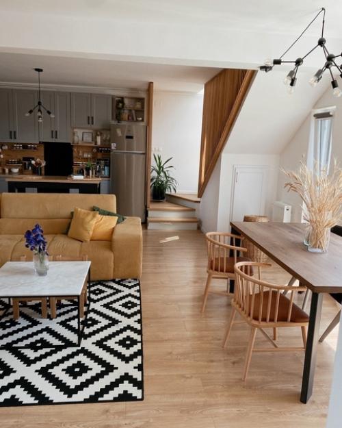 Насыщенные цвета, кирпич и узоры. 01