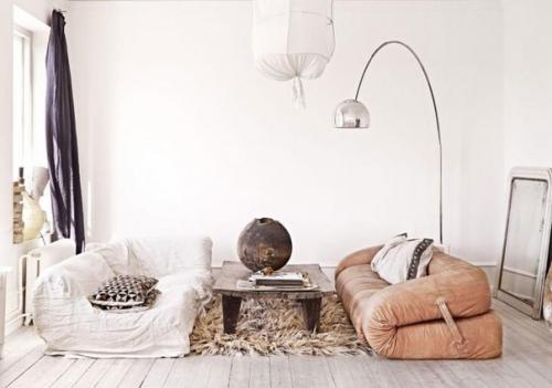 Всегда интересно посмотреть, как оформляют свои дома дизайнеры интерьеров. 01