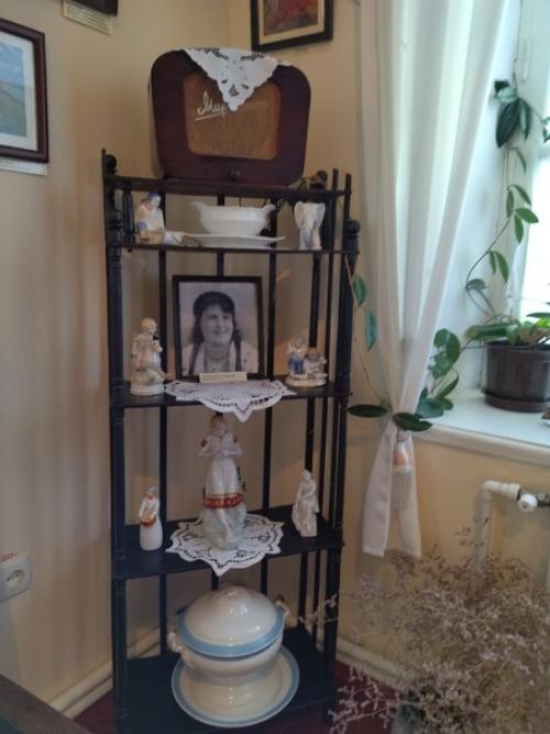 В маленьком городке старый Крым с численностью не более десяти тысяч человек находится чудесный музей к. Г. Паустовского. 05