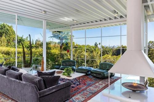 Дом с историей: минимализм, металл и стекло. 04