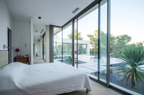 Архитекторы Agency Brengues Le Pavec представили проект Maison ART в сен - Клеман - де - ривьер, Франция. 04