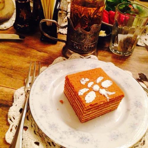 Ресторан МариVanna.  Это секретное закрытое заведение для Своих с удивительной концепцией, уютным интерьером и домашней кухней. 06