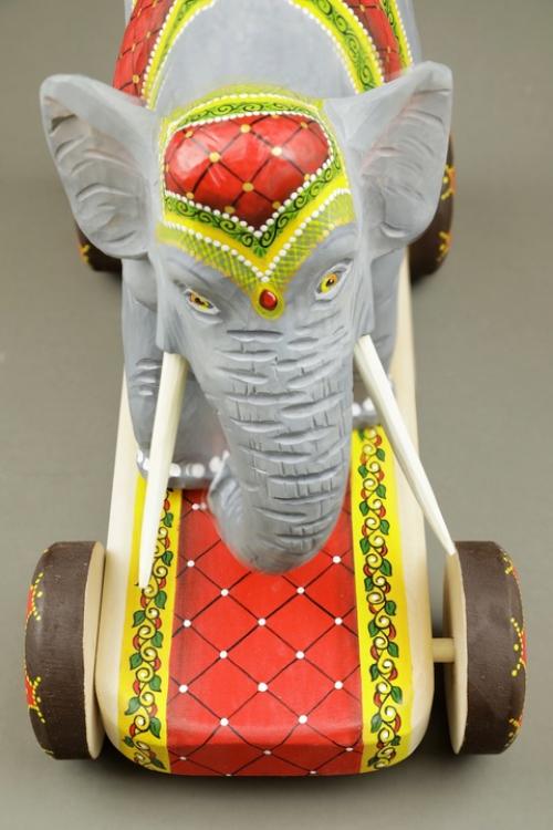 Эксклюзивная скульптура Слон, вырезанная и расписанная мастерами вручную отлично впишется в интерьер детской комнаты, гостиной или кабинета. 05