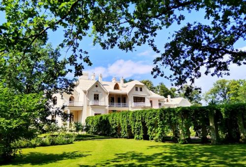 Есть в парке Александрия ещё одно необычное здание в неоготическом стиле. 03 Есть в парке Александрия ещё одно необычное здание в неоготическом стиле. 03