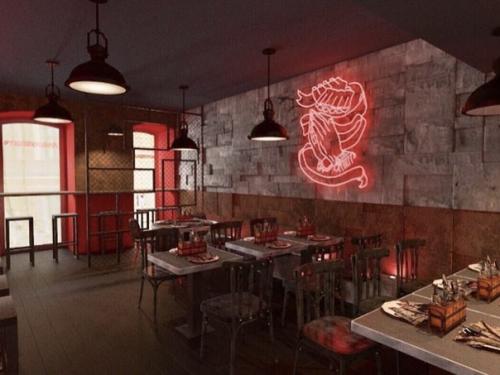 На улице Жуковского бар Holy Ribs заработал. 01