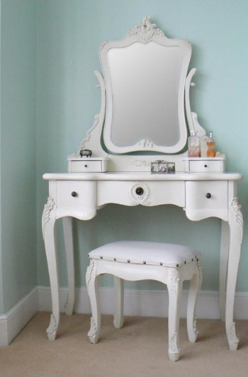 Туалетный столик в спальне - стильное и функциональное дополнение интерьера. 05