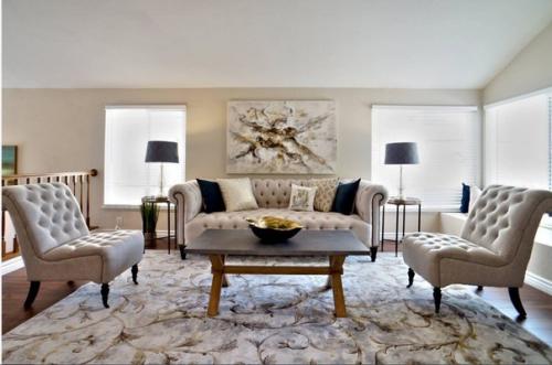 Существует несколько признаков современного стиля в оформлении жилых пространств: 

