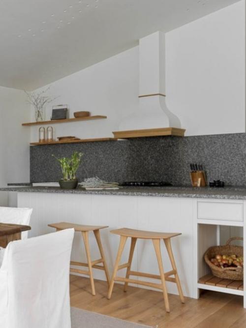 Вместо бани. В это трудно поверить, но первоначально дача дизайнера Анастасии Рыковой площадью 220 кв. 01