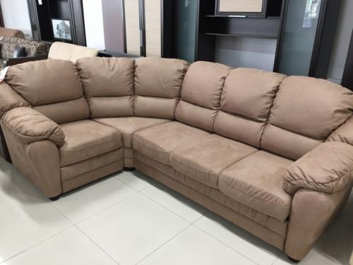 Элегантный дизайн диванов Ланкастер и Беата создавался на основе нестареющей классики. 02