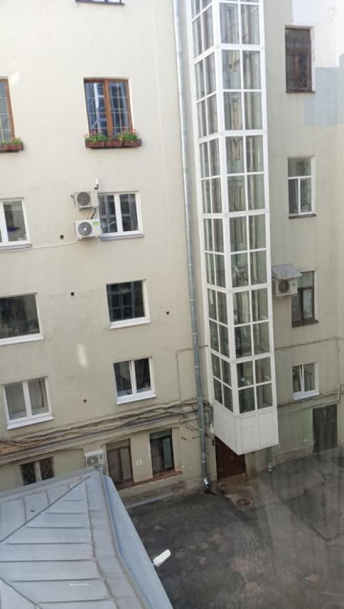 В Петербурге мне хотелось поселиться не только поближе к центру, но и в старом здании, чтобы прочувствовать дух города. 06