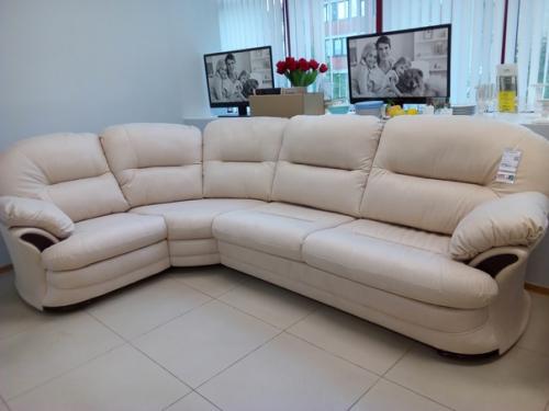 Элегантный дизайн диванов Ланкастер и Беата создавался на основе нестареющей классики. 04