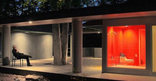 Построен дом с декорациями из живого деревf. 04