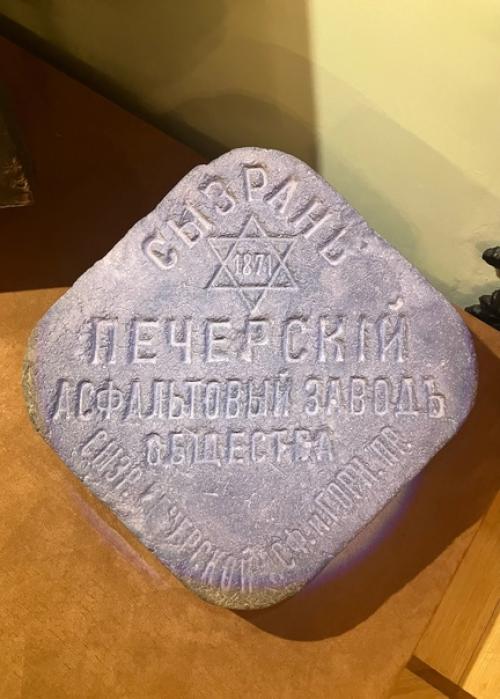 Вот ходил я по этой усадьбе, смотрел красивые интерьеры. 03