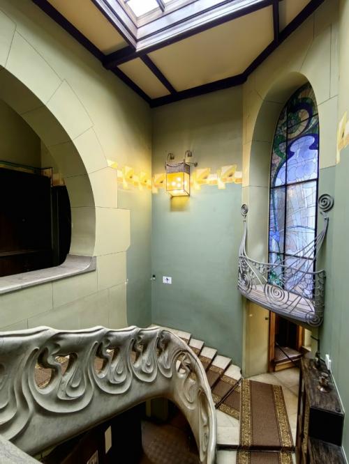 В течение ряда лет ходила мимо, лишь мельком цепляясь за табличку Здесь жил Максим Горький. 06