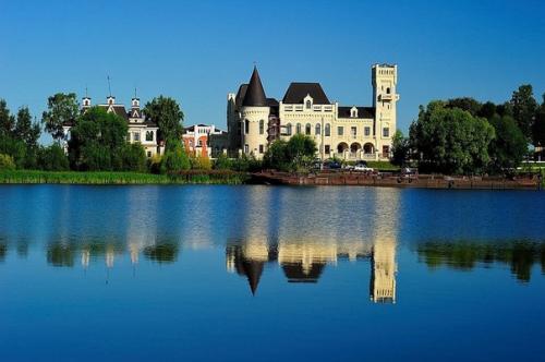 Несколько слов об истории замка понизовкиных в красном профинтерне. 04