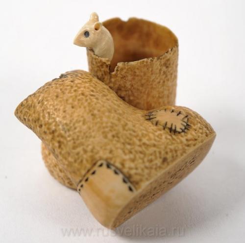 Художественная обработка бивня мамонта является древнейшим и интереснейшим видом народного декоративного искусства России. 01