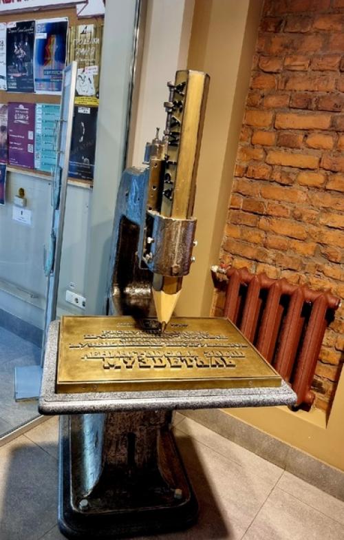 Артмуза. Музей. Большое арт - пространство, в котором разместились выставочные площадки, мастерские художников, студии дизайна интерьеров и одежды. 06