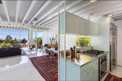 Дом с историей: минимализм, металл и стекло. 05