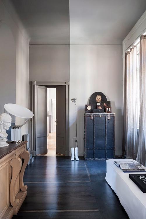 Эта квартира в Милане - тонкий пример того, как личный вкус формирует атмосферу дома. 04