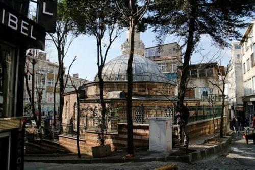 В том случае, если будете в Стамбуле, советуем вам взглянуть на уникальную мечеть катип синан (расположена в Стамбуле в районе Фатих. 03