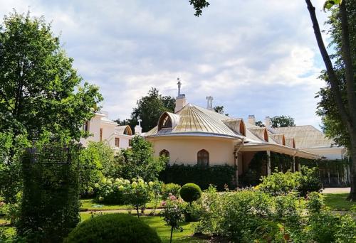 Есть в парке Александрия ещё одно необычное здание в неоготическом стиле. 08 Есть в парке Александрия ещё одно необычное здание в неоготическом стиле. 08