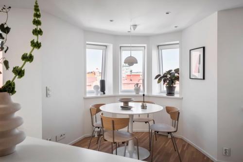 Кто знает, возможно современный Карлсон под крышей жил бы примерно так. 05