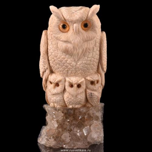 Художественная обработка бивня мамонта является древнейшим и интереснейшим видом народного декоративного искусства России. 08