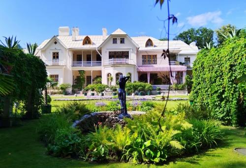 Есть в парке Александрия ещё одно необычное здание в неоготическом стиле. 01 Есть в парке Александрия ещё одно необычное здание в неоготическом стиле. 01