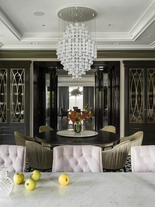 Яркая живопись, ковры и этнические мотивы - необычный и тёплый офис в Уфе. 04