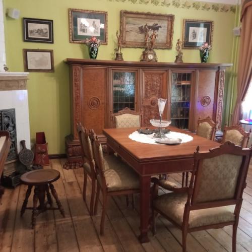 Пожалуй, самое яркое впечатление в Калининграде произвело на нас посещение музея - квартиры Altes Haus (в переводе с немецкого старый дом. 04