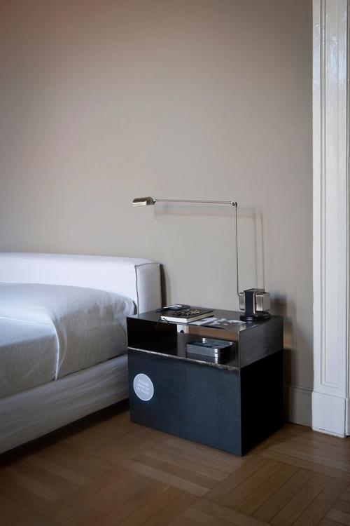 Эта квартира в Милане - тонкий пример того, как личный вкус формирует атмосферу дома. 06