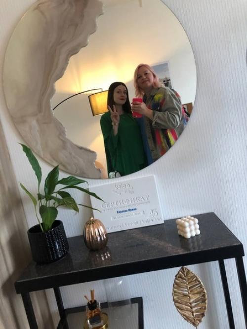 Зеркало - душа дома) в нем отражается прекрасная хозяйка, муж и дети ее вот так хочется начать мне этот пост. 02