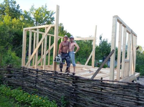 Мы Вот Такой Дачный Домик Построили с Сыном. 05