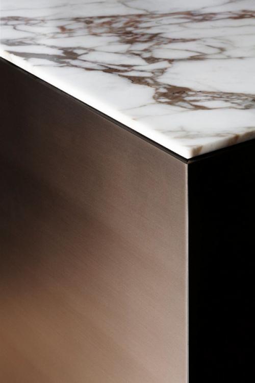 Компания Quincoces Drago & Partners представила современную частную резиденцию, расположенную в Риме, Италия. 04