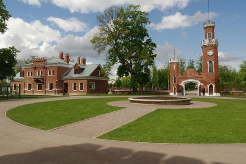 Дворец ольденбургских.  Давно нет в Рамони ни принцесс, ни принцев, а вот величественный дворец остался. 03