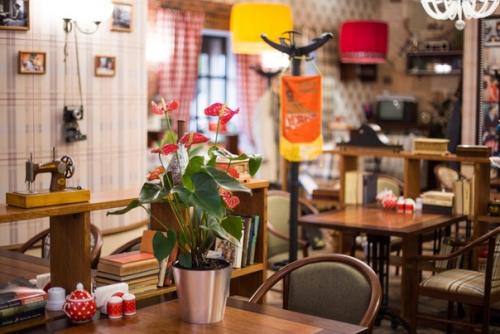 Реализация дизайн проекта, после ремонта, кафе Первая Вареничная, г. набережные челны, торец дома 2/07, интерьер выполнен в стиле Ссср. 07