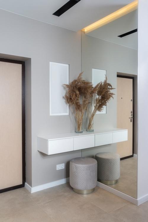 Провёл съёмку интерьера квартиры для коллаборации студии дизайна Vnutri, строительной компании Lazaros и мастерской Медведева. 07