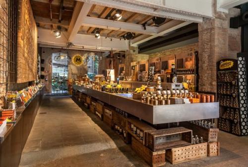 Часть 2. флагманский магазин пивной компании Moritz в Барселоне. 05