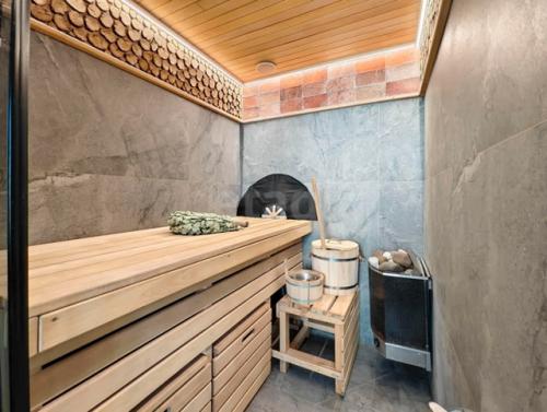 75 миллионов стоит элитная пятикомнатная квартира на улице газовиков. 01