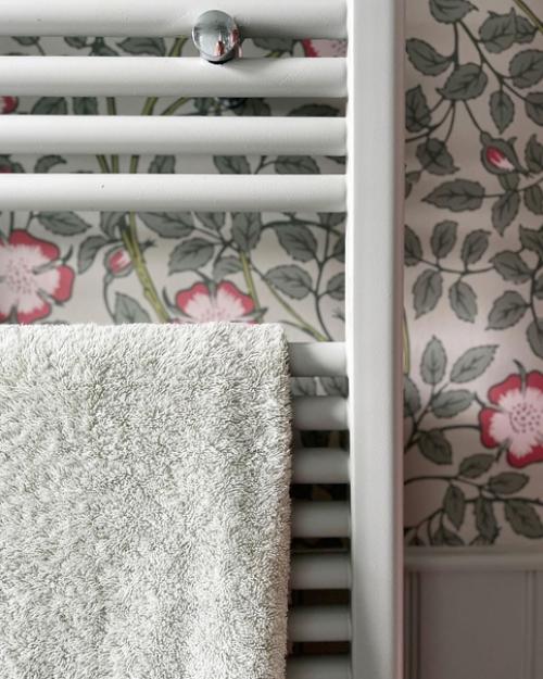 Ванная комната с прекрасными обоями: после, во время и до ремонта. 04