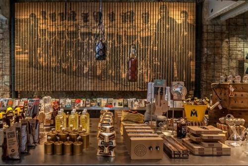 Часть 2. флагманский магазин пивной компании Moritz в Барселоне. 01