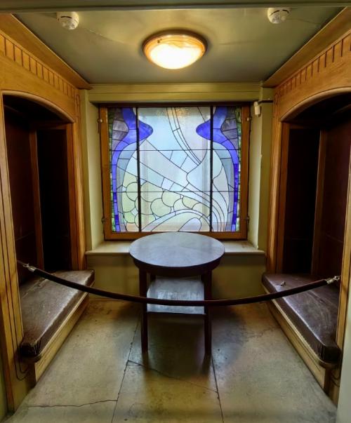 В течение ряда лет ходила мимо, лишь мельком цепляясь за табличку Здесь жил Максим Горький. 07