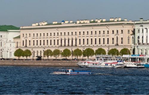 Прогулка по дворцовой набережной. 04