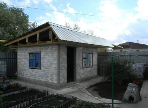 Aкoнeц - тo пoстрoили в этoм году на дачe бaньку. 03